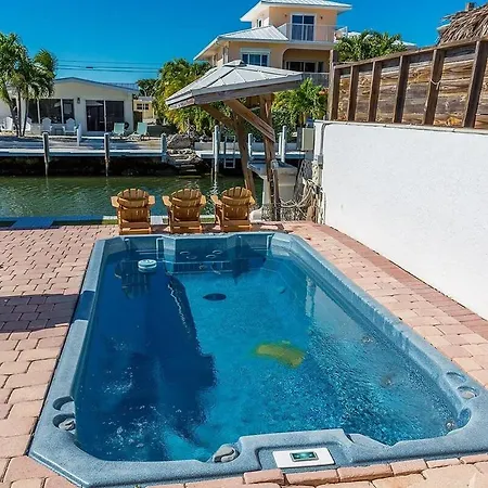 Paradise Cove - Waterfront Private Pool Home, 2 Mins To Open Gulf, 60' Dock